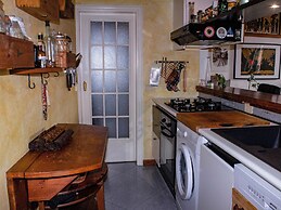 WINE HOUSE- SALUTATI 78