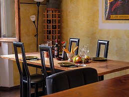 WINE HOUSE- SALUTATI 78