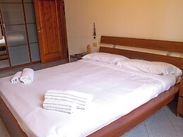 WINE HOUSE- SALUTATI 78