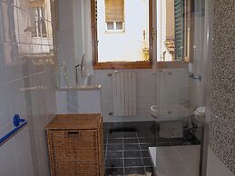 WINE HOUSE- SALUTATI 78