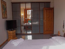 WINE HOUSE- SALUTATI 78