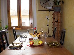 WINE HOUSE- SALUTATI 78