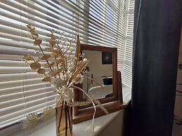 Beachside Retreat - Pets Ok - Free Parking