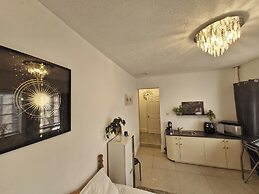 Beachside Retreat - Pets Ok - Free Parking