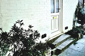 Beachside Retreat - Pets Ok - Free Parking