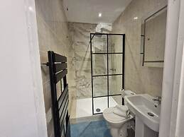 Beachside Retreat - Pets Ok - Free Parking