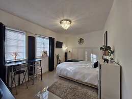 Beachside Retreat - Pets Ok - Free Parking