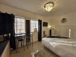 Beachside Retreat - Pets Ok - Free Parking