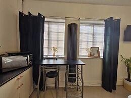 Beachside Retreat - Pets Ok - Free Parking