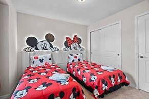 Beautiful 5BR Home Private Pool and Themed Rooms