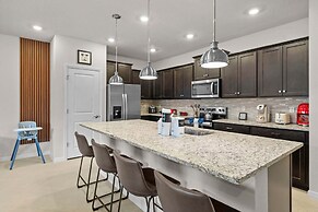 Beautiful 5BR Home Private Pool and Themed Rooms