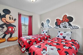 Beautiful 5BR Home Private Pool and Themed Rooms