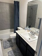 Spacious 2Br w/ Fireplace - Sleeps 4 - Bbq - Lake