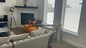 Spacious 2Br w/ Fireplace - Sleeps 4 - Bbq - Lake