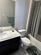 Spacious 2Br w/ Fireplace - Sleeps 4 - Bbq - Lake