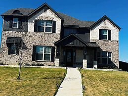 Spacious 2Br w/ Fireplace - Sleeps 4 - Bbq - Lake