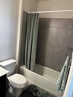 Spacious 2Br w/ Fireplace - Sleeps 4 - Bbq - Lake