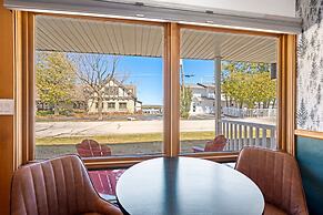 Spruce and Shore Motel