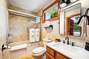 Spruce and Shore Motel