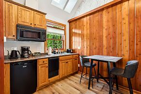 Spruce and Shore Motel