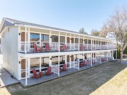 Spruce and Shore Motel