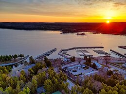 Spruce and Shore Motel