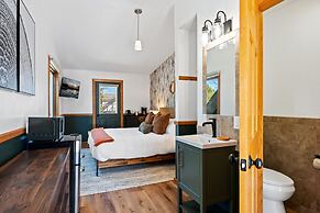 Spruce and Shore Motel