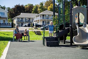 Spruce and Shore Motel