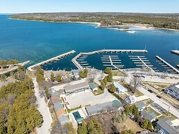 Spruce and Shore Motel