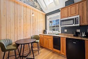 Spruce and Shore Motel