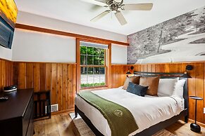 Spruce and Shore Motel