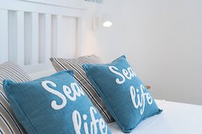 Velis - art & hospitality