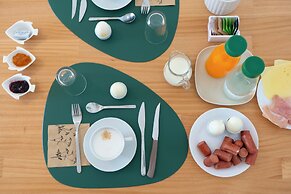 Velis - art & hospitality