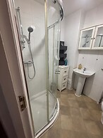 Stylish 1-bed Apartment- Sleeps 3 w/ Central Links