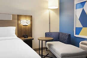 Holiday Inn Express and Suites Muncie Northwest by IHG
