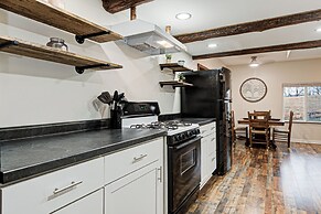 Pet & Family Friendly-2BD-1BA-Sleeps 6-8-Pond-Deck