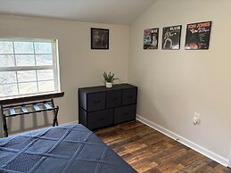 Pet & Family Friendly-2BD-1BA-Sleeps 6-8-Pond-Deck