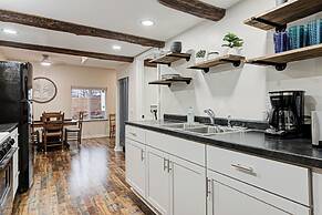 Pet & Family Friendly-2BD-1BA-Sleeps 6-8-Pond-Deck