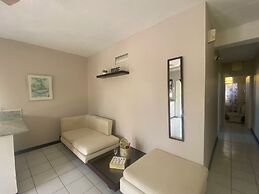 Bay Heights Escape- Courtyard Studios