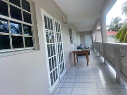 Bay Heights Escape- Courtyard Studios