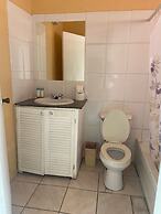 Bay Heights Escape- Courtyard Studios