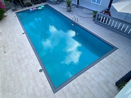 Bay Heights Escape- Courtyard Studios