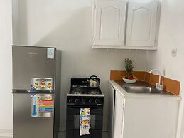 Bay Heights Escape- Courtyard Studios