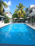 Bay Heights Escape- Courtyard Studios