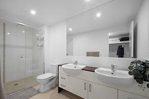 Pool View 3-Bed Oasis in Drift Resort