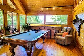 Cozy Cabin w Game Room hot tub Creek