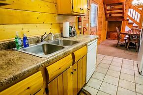 Cozy Cabin w Game Room hot tub Creek