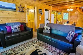 Cozy Cabin w Game Room hot tub Creek