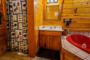 Cozy Cabin w Game Room hot tub Creek