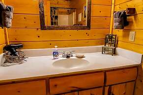 Cozy Cabin w Game Room hot tub Creek